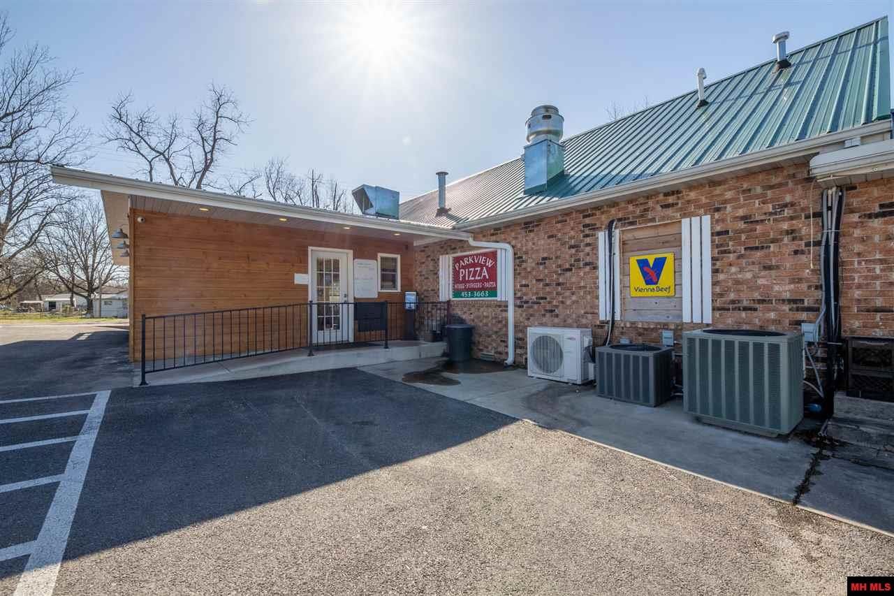 108 S 2nd St, Flippin, AR 72634